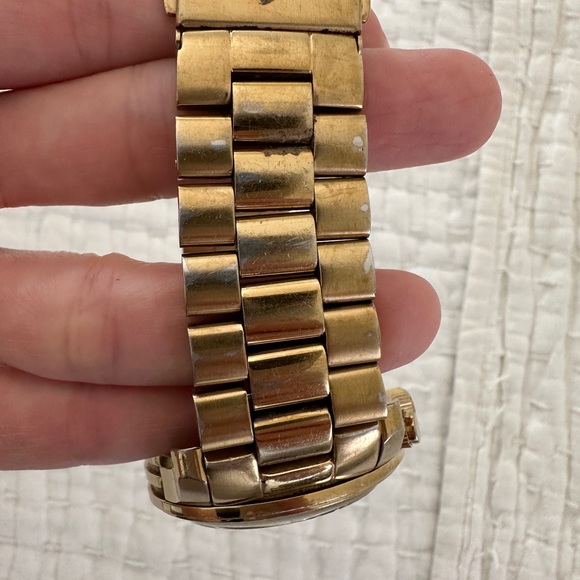 Michael Kors Oversized Runway Gold-Tone Watch - Picture 5 of 8